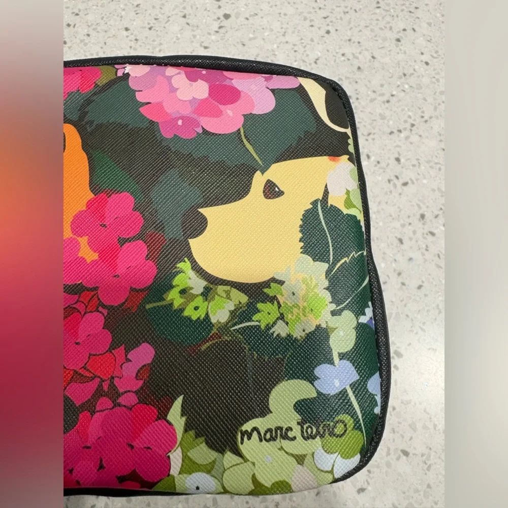 NWT Marc Tetro Dog & Flower Print Cosmetics/Dopp Case